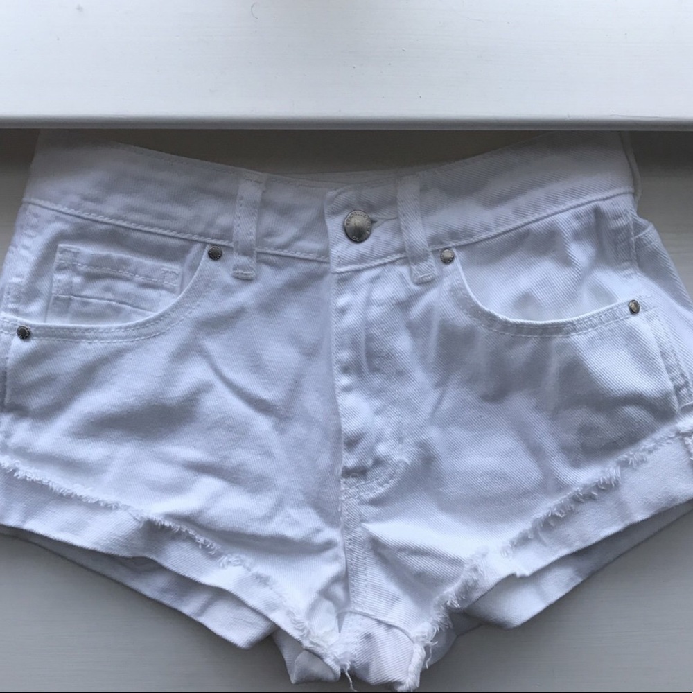 White pacsun mid rise shorts